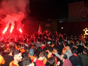Galatasaray Kafilesi Tesislere Geldi