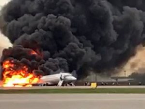 Rusya’daki Uçak Yangınında Ölü Sayısı 13’e Yükseldi