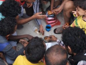 Açlık Krizinin Yaşandığı Yemen’de İftar