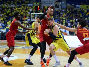 Fenerbahçe Liderliğe Yükseldi