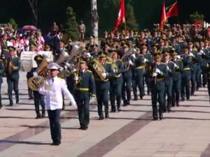 Kırgızistan Zafer Bayramını Törenlerle Kutluyor