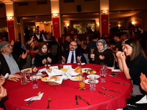 Şehit Aileleri Ve Gazilerle İftarda Buluştular