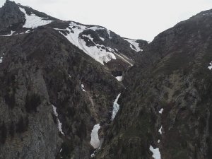 Kayıp Gazetecinin Uçurumdan Yuvarlandığı Bölge Havadan Görüntülendi