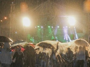 Yağmur Altında Türkü Gecesi