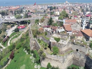 Trabzon’da Dernek Başkanından "Kale İçinde Cumbalı Evler Yapılsın" Önerisi