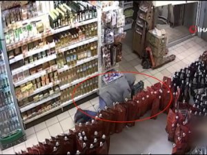 Kameralara Yakalanmamak İçin Yerde Süründü