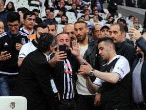 Cenk Tosun Tribünde, Oğlu Sahada