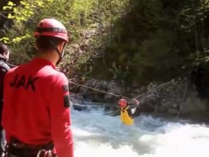 Jak Timleri Kayıp Gazeteciyi Bulmak İçin Derebaşı Deresi’nde Zor Şartlar Altında Engelleri İşte Böyle Aşıyor