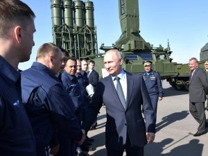 Füzeleri İnceleyen Putin’e Savaş Uçakları Eşlik Etti