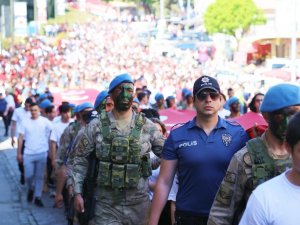 Trabzon’daki Gençlik Yürüyüşü’nden Renkli Kareler