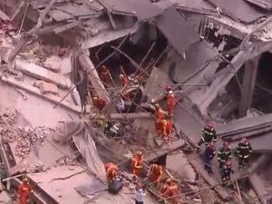Çin’de Bina Çöktü, 20 Kişi Enkaz Altında Kaldı