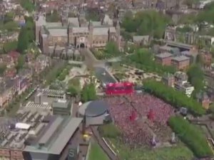 Ajax Şampiyonluğunu 100 Bin Kişiyle Kutladı