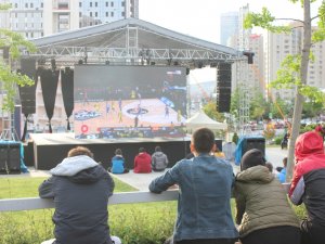 Final Four İçin İstanbul’da Dev Ekran Kuruldu