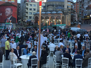 Rize TÜMSİAD'dan Meydanda 1250 Kişilik İftar Programı Düzenlendi