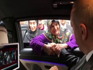 Altun, Cumhurbaşkanı Erdoğan İle Yaşlı Kadının Sohbetini Paylaştı