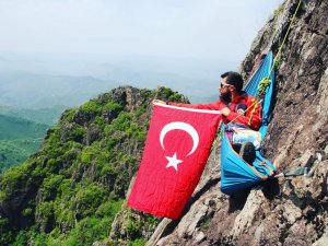 Ordulu 2 Genç, 19 Mayıs’ı Uçurumda Kutladı