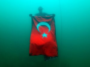 Tek Nefeste 100 Metreye Daldı