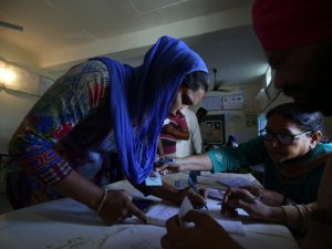 Hindistan’da 5 Haftadır Süren Seçimlerde Oy Verme İşlemi Bitti