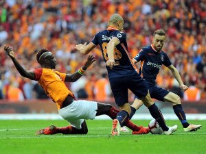 Spor Toto Süper Lig: Galatasaray: 0 - M.başakşehir: 1 (İlk Yarı)