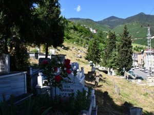 Artvin’de Mezarlıklar Bayrama Hazırlanıyor