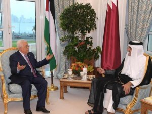 Filistin Devlet Başkanı Abbas Doha’da Katar Emiri İle Görüştü