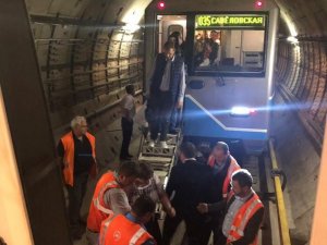 Moskova Metrosunda Bin Kişi 2 Saat Boyunca Mahsur Kaldı