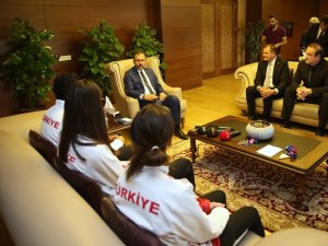 Bakan Kasapoğlu Milli Tekvandocuları Ağırladı