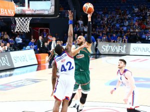 Anadolu Efes, Seride 1-0 Öne Geçti