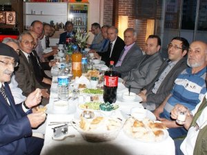 Şairler, Yazarlar Ve Gazeteciler İftar Yemeğinde Buluştu