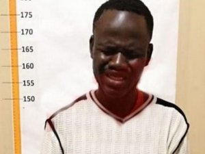 Afrikalı Gencin Üzerinden Anne Ve Babasının Bağırsakları Çıktı