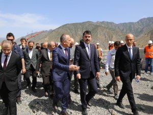 Bakan Kurum, Yeni Yusufeli’nde İncelemelerde Bulundu