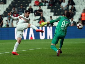 İlk Yarı Beşiktaş’ın Üstünlüğüyle Bitti
