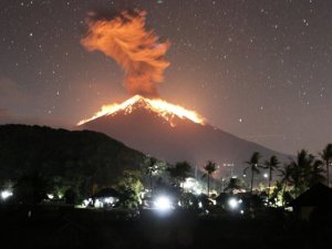 Bali’deki Agung Yanardağ Patladı