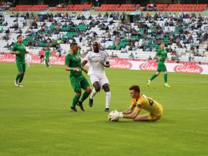İlk Yarı Sessiz Bitti