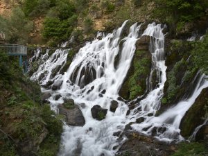 Gümüşhane’de 40 Gözeli Şelale Büyülüyor