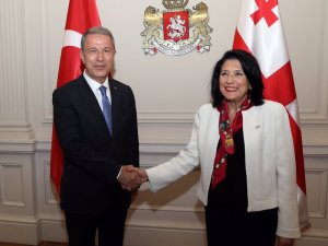 Bakan Akar, Gürcistan Devlet Başkanı Zurabişvili İle Bir Araya Geldi