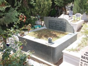 Eşref Kolçak Eşinin Mezarının Üzerine Gömülecek