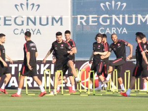 A Milli Takım, Antalya Kampında İlk Antrenmana Çıktı