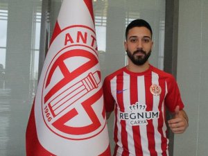 Antalyaspor’da Tarık Çamdal’ın Sözleşmesi 1 Yıl Uzatıldı