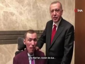 Cumhurbaşkanı Erdoğan, Dmd Hastası Gençle Görüştü