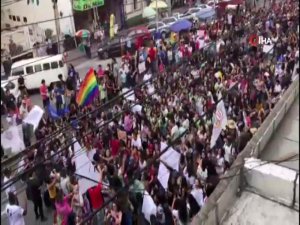 Yüz Binlerce Brezilyalı Öğrenci, Üniversite Bütçesi Kesintisine Karşı Sokakta