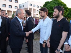 Bakan Turhan Yemek Standında Öğrencilere Yemek Dağıttı