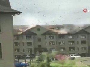 Kasırga Evlerin Çatılarını Uçurdu