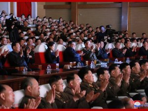 Sürgünde Dendi, Konserde Ortaya Çıktı