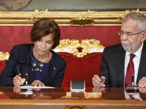 Avusturya’da Geçici Hükümet Yemin Etti