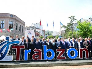 Bakan Turhan, Trabzon’da Hemşehrileriyle Bayramlaştı