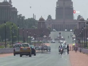 Hindistan’da Termometreler 50’yi Gösterdi