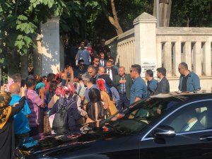 Cumhurbaşkanı Erdoğan Anne Ve Babasının Mezarını Ziyaret Etti