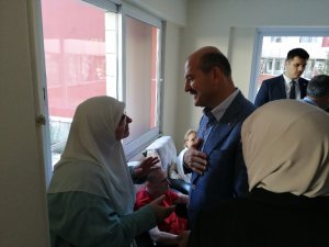 Bakan Soylu Huzurevi Sakinlerini Ziyaret Etti