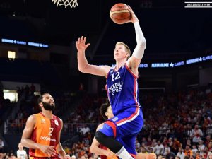 Anadolu Efes Finalde